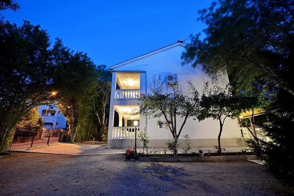 Apartments Karmelic Malinska