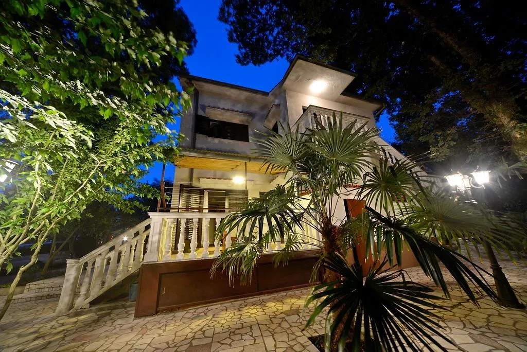 Apartments Karmelic Malinska
